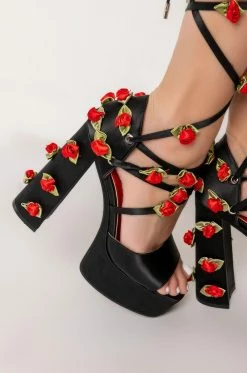 AZALEA WANG BE MY DATE CHUNKY SANDAL IN BLACK -AZALEA WANG SHOP azalea wang be my date chunky sandal in black black 5 5