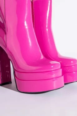 AZALEA WANG CANDY PAINT CHUNKY PLATFORM BOOTIE IN FUCHSIA -AZALEA WANG SHOP azalea wang candy paint chunky platform bootie in fuchsia fuchsia 6 6