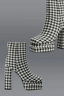 AZALEA WANG CAYENNE HOUNDSTOOTH CHUNKY BOOTIE IN BLACK WHITE -AZALEA WANG SHOP azalea wang cayenne houndstooth chunky bootie in black white black white 1 1 c1