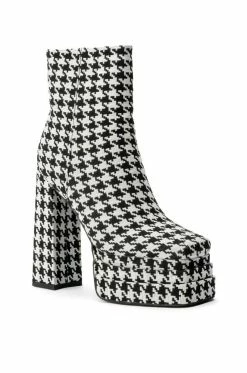 AZALEA WANG CAYENNE HOUNDSTOOTH CHUNKY BOOTIE IN BLACK WHITE -AZALEA WANG SHOP azalea wang cayenne houndstooth chunky bootie in black white black white 3 3 c1