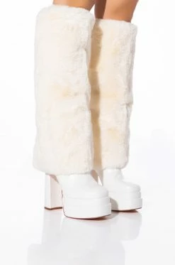 AZALEA WANG COCO FUR FOLD OVER BOOT IN WHITE