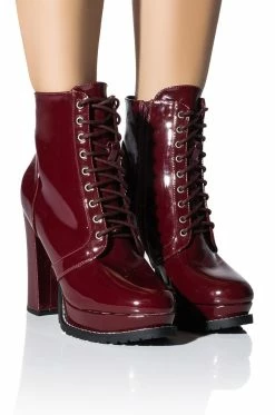 AZALEA WANG FREDDIE CHUNKY LACE UP BOOTIE IN BURGUNDY