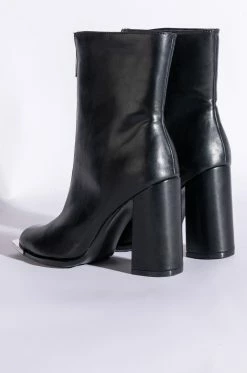 AZALEA WANG FRESCO ZIP CHUNKY BOOT IN BLACK -AZALEA WANG SHOP azalea wang fresco zip chunky boot in black black 5 5