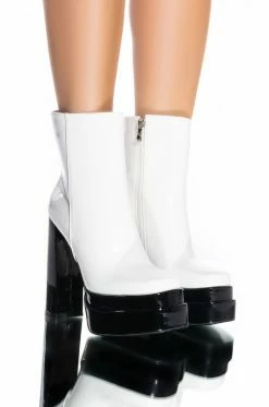 AZALEA WANG YOU GO-GO GIRL CHUNKY PLATFORM BOOTIE IN BLACK WHITE